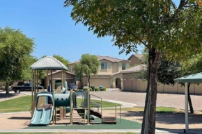 NEW - 5BR Home 20 min from Phoenix - AT